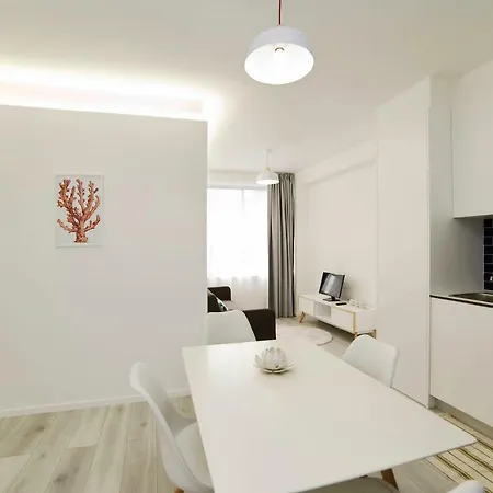 My Modern Homey At Apartman Porto